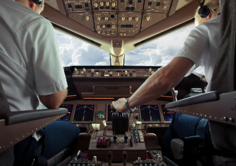 Solutions électroniques aéronautiques certifiées pour l'aviation civile et militaire en France